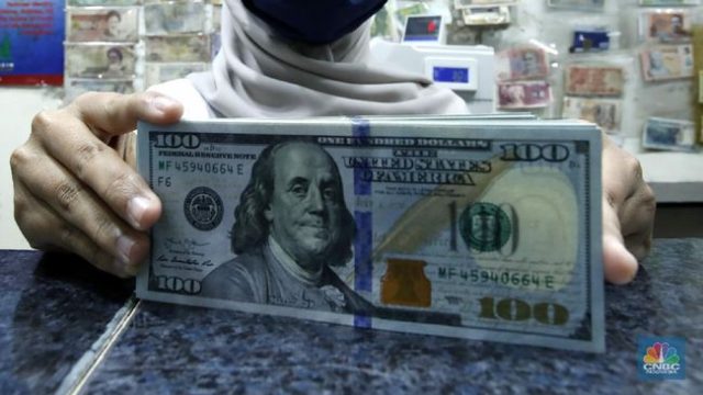 Dolar AS Terus Terpuruk, Rupiah Kokoh di Bawah Rp 14.400/US$