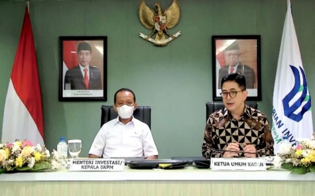 Menteri Investasi/Kepala BKPM Bahlil Lahadalia dan Ketua Umum Kadin Indonesia Arsjad Rasjid dalam penandatanganan Nota kesepahaman (MoU) Jakarta, Jumat (27/8 - 2021).rn