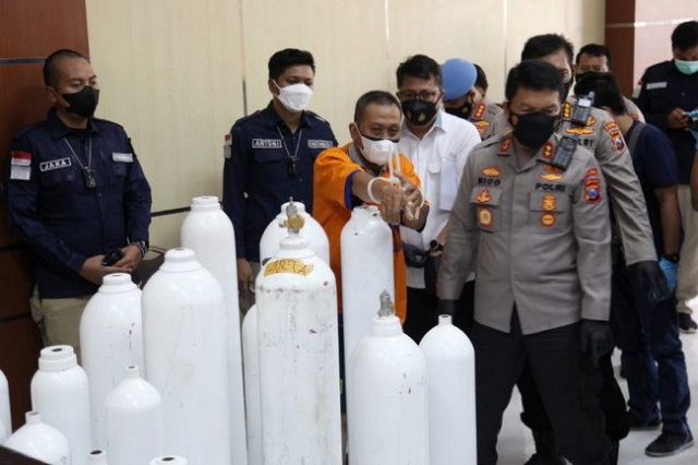Modifikasi apar jadi tabung oksigen palsu Modifikasi apar jadi tabung oksigen palsu