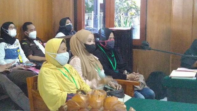 Pedagang gorengan larikan uang puluhan juta