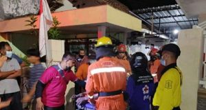 Rumah Kontrakan Terbakar, Tiga Orang Sekeluarga Dilarikan ke RS