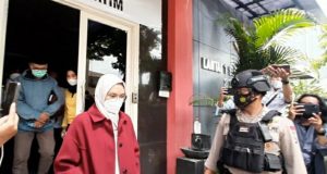 Usai Diamankan di Polda Jatim, Bupati Probolinggo Diangkut ke KPK