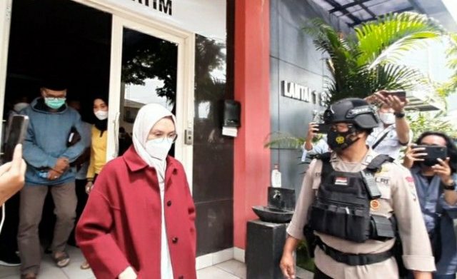 Usai Diamankan di Polda Jatim, Bupati Probolinggo Diangkut ke KPK Usai Diamankan di Polda Jatim, Bupati Probolinggo Diangkut ke KPK