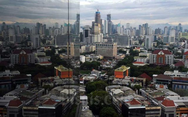 Pemandangan gedung bertingkat di Jakarta. Bisnis - Arief Hermawan P