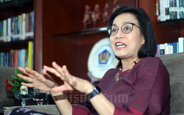 Menteri Keuangan Sri Mulyani Indrawati memberikan penjelasan kepada tim Bisnis Indonesia saat wawancara eksklusif di Jakarta, Jumat (22/11/2019). Bisnis - Abdullah Azzam