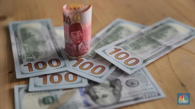 Rakyat RI Makin Tak Pede, Rupiah Makin Merosot