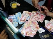 Bak 'Tarik Tambang' Seharian, Rupiah Akhirnya Menguat Tipis