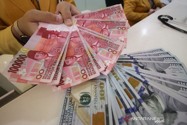 Dolar naik ke tertinggi 3 minggu setelah penjualan ritel AS