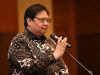 Menteri Koordinator Perekonomian Airlangga Hartarto memberikan keterangan saat acara peluncuran progam penjaminan pemerintah kepada padat karya dalam rangka percepatan pemulihan ekonomi nasional di Jakarta, Rabu (29/7 - 2020). Bisnis