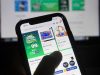 Pengguna Tokopedia bertransaksi melalui gawai di Jakarta, Senin (4/5/2020). Kementerian Komunikasi dan Informatika bersama BSSN dan Tokopedia akan melakukan evaluasi, penyelidikan, dan mitigasi teknis terhadap upaya peretasan data pengguna sebanyak 91 juta akun dan 7 juta akun merchant, serta akan terus memastikan ekonomi digital khususnya e-commerce tetap berjalan dengan baik dan lancar tanpa diganggu peretas data. - ANTARA FOTO/Puspa Perwitasari