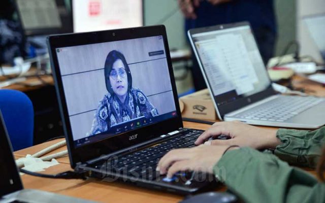 Menteri Keuangan Sri Mulyani Indrawati memberikan pemaparan dalam webinar  Mid Year Economic Outlook 2021: Prospek Ekonomi Indonesia Pasca Stimulus, Relaksasi dan Vaksinasi di Jakarta, Rabu (7/7/2021). Bisnis - Fanny Kusumawardhani