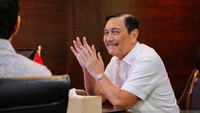 luhut-kabel-bawah-laut.jpg