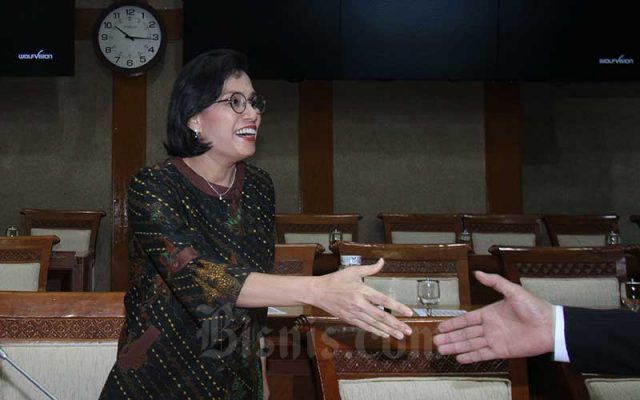 Menteri Keuangan Sri Mulyani Indrawati saat mengikuti rapat kerja antara Komisi XI DPR RI dengan pemerintah di kompleks parlemen, Jakarta, Senin (2/12/2019). Bisnis - Arief Hermawan P