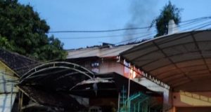 Rumah Kosong di Jalan Kanwa, Wonokromo, Terbakar