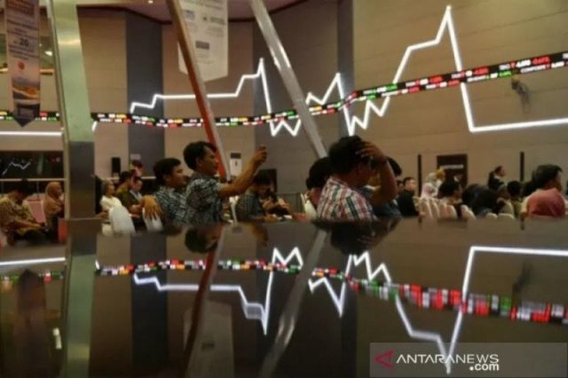 IHSG akhir pekan diprediksi melemah seiring potensi aksi ambil untung