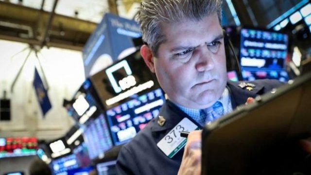 Dow Jones Rekor Tertinggi, Tapi Kawan-kawannya Gigit Jari