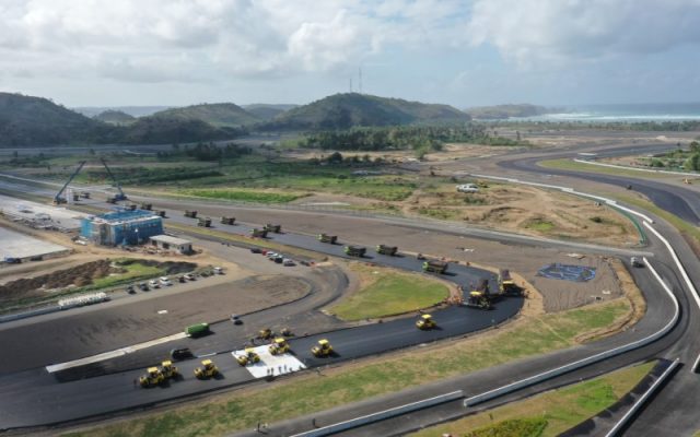 Airlangga Sebut Balapan di Sirkuit Mandalika Munculkan Potensi Ekonomi Rp500 Foto udara pembangunan lintasan Mandalika International Street Circuit di Kawasan Ekonomi Khusus (KEK) Mandalika, Lombok Tengah, NTB. - Istimewa