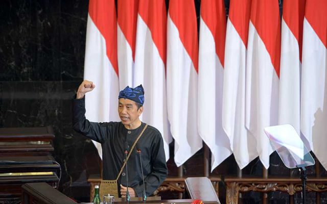 Presiden Joko Widodo menyampaikan pidato kenegaraan pada Sidang Tahunan MPR Tahun 2021 di Gedung Nusantara, Kompleks Parlemen, Senayan, Jakarta, Senin (16/8 - 2021). Poll