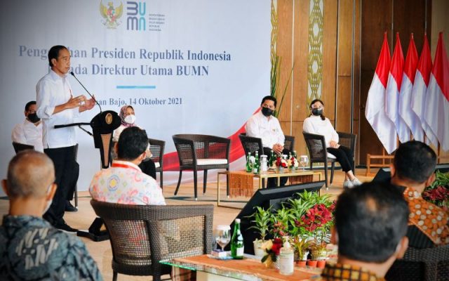 Pengarahan Presiden Joko Widodo kepada para direktur utama BUMN, di Ballroom Hotel Meruorah Komodo, Kabupaten Manggarai Barat, Nusa Tenggara Timur, Kamis (14/10/2021) - (Foto: BPMI Setpres - Laily)