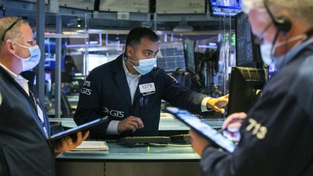 Usai Colek Rekor Rabu, Wall Street Dibuka Terkoreksi Tipis