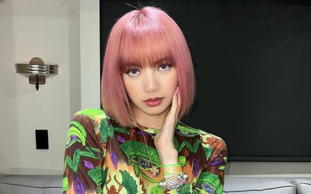 Tepis Rumor Oplas, Lisa BLACKPINK Berani Tampil No Makeup di