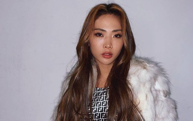 Honey J HolyBang Sampai Tak Percaya Mampu Tendang Pria Asing