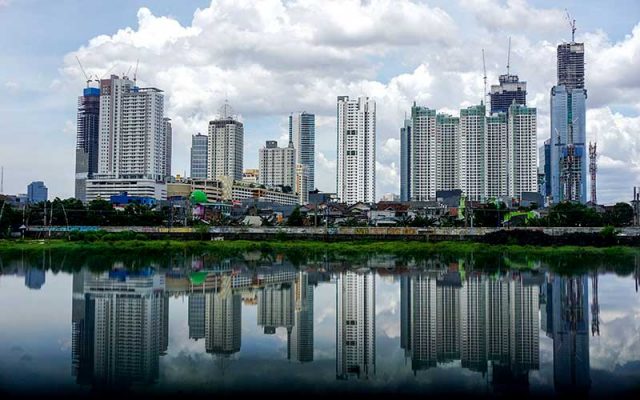 Suasana deretan gedung bertingkat di Jakarta, Selasa (23/3/2021). Bisnis - Eusebio Chrysnamurti