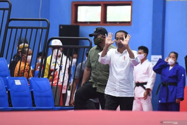 Presiden Jokowi saksikan final bulu tangkis sebelum tutup Peparnas