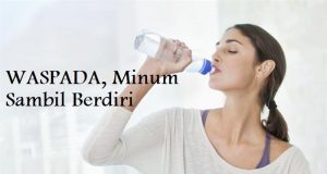 Waspada, Minum Sambil Berdiri Bisa Menyebabkan Penyakit Ini!