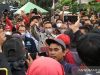 Gubernur DKI Jakarta Anies Baswedan saat berada di tengah buruh yang menyampaikan aspirasi soal Upah MInimum Provinsi (UMP) di depan Balai Kota Jakarta, Kamis (18/11/2021). ANTARA - Dewa Ketut Sudiarta Wiguna