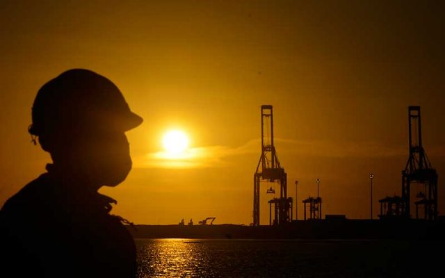 Makassar New Port tahap kedua di Makassar, Sulawesi Selatan, Senin (16/8/2021). ANTARA FOTO - Abriawan Abhe