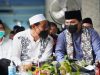 Menteri BUMN Erick Thohir bersama Pengasuh Ponpes Zainul Hasan Genggong K.H. Mohammad Hasan Mutawakkil Alallah saat menghadiri Harlah ke-182 Ponpes Zainul Hasan Genggong di Kabupaten Probolinggo, Jawa Timur, Sabtu (20/11/2021) - Istimewa