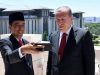 Presiden Joko Widodo (kiri) mengajak Presiden Turki Recep Tayyip Erdogan ngevlog (membuat video blog). - Humas Setkab