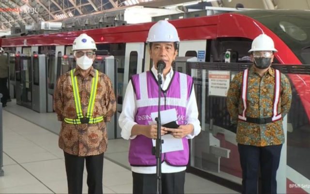 Presiden Joko Widodo menyampaikan keterangan pers usai meninjau pembangunan LRT Jabodebek pada Rabu 9 Juni 2021 / Youtube Sekretarian Presiden