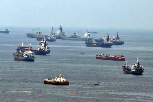 Kapal berlabuh di kawasan Pelabuhan Tanjung Priok, Jakarta. - JIBI/Nurul Hidayat