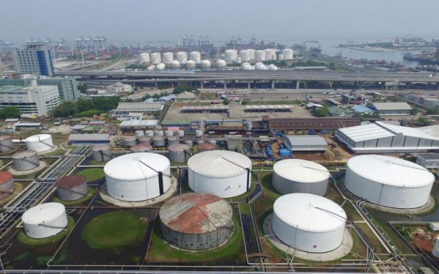 Ini Daftar Proyek yang Ditawarkan Kemenko di Forum Bisnis Dubai Kilang Pertamina di Tanjung Priok - Bloomberg / Dimas Ardian