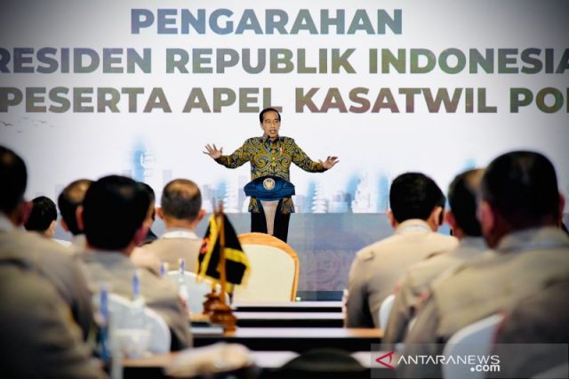 Presiden Jokowi pesan ke Polri jaga kehormatan RI di Presidensi