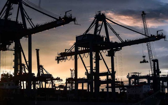 Suasana Terminal 3 Pelabuhan Tanjung Priok, Jakarta, Selasa (12/1/2021). ANTARA FOTO - Muhammad Adimaja