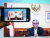 Layar menampilkan Ketua Dewan Komisioner OJK Wimboh Santoso saat berbicara di acara Bisnis Indonesia Business Challenges 2022 secara virtual di Jakarta, Rabu (15/12/2021). Bisnis - Abdurachman