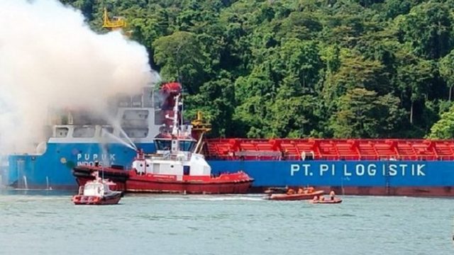 kapal-pupuk-terbakar.jpg
