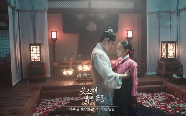 Lee Se Young Bongkar Fakta Adegan Bak Mandi dengan Junho
