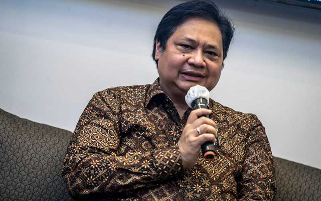 Genjot Penyaluran KUR di 2022, Airlangga Sampaikan 4 Catatan Penting Menko Perekonomian Airlangga Hartarto menyampaikan paparan saat Refleksi Capaian 2021 dan Outlook Ekonomi 2022 di kantor Kementerian Koordinator Perekonomian, Jakarta, Kamis (30/12/2021). ANTARA FOTO - Muhammad Adimaja