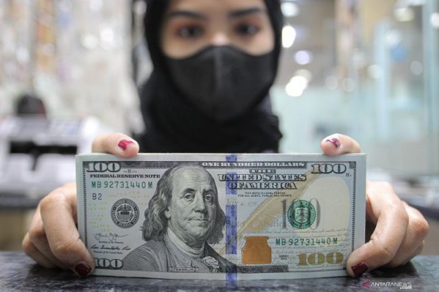 Dolar AS sedikit turun karena pangkas kerugian setelah risalah Fed