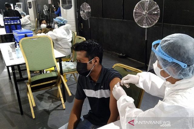 Penerima dosis kedua vaksin COVID-19 di RI capai 123,78 juta