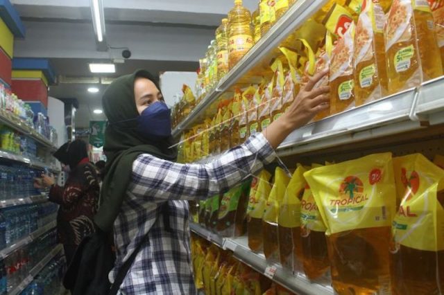 Sepekan, minyak goreng murah hingga ribuan izin tambang dicabut