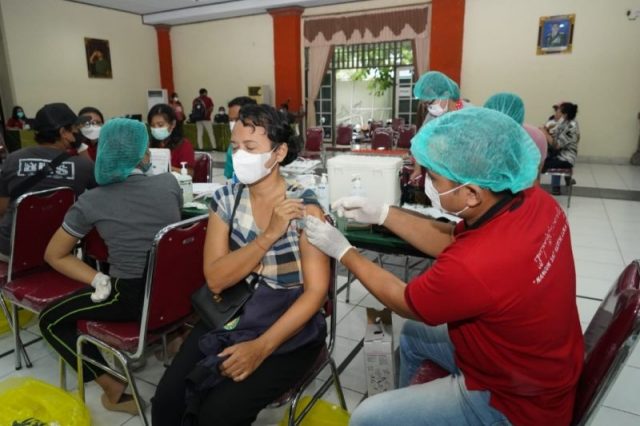 Penerima vaksin COVID-19 dosis lengkap capai 136.647.928 orang