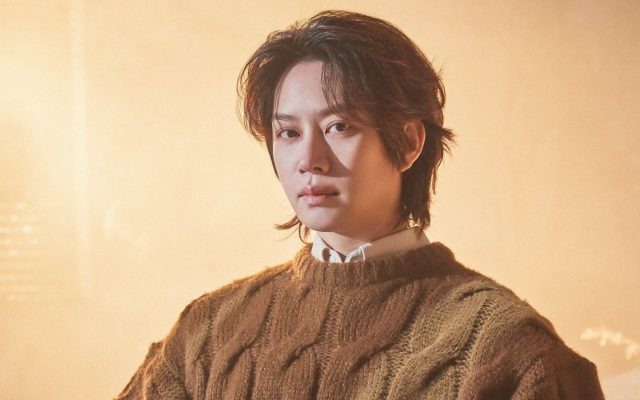 Kim Heechul SuJu Dikritik Pakai Sandal Merah Saat Nyoblos Pilpres,