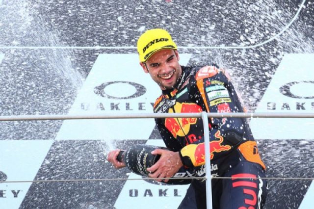 Jinakkan lintasan basah Mandalika, Oliveira juarai GP Indonesia