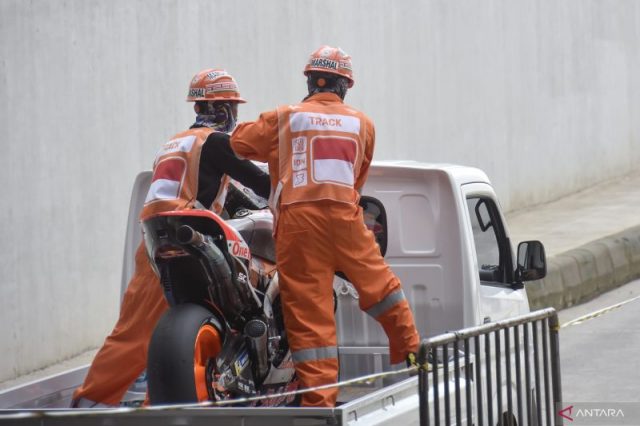 Marquez dievakuasi ke rumah sakit menyusul kecelakaan saat sesi warmup