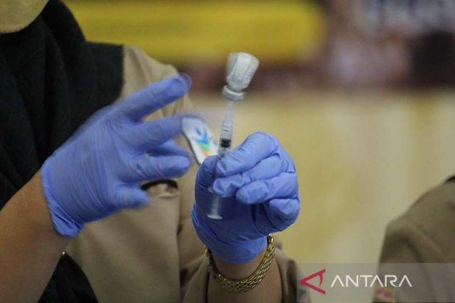 Penerima dua dosis vaksin COVID-19 di Indonesia capai 151,3 juta